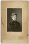 835136 Portret van Jeltje Clasina Bastiaanse - Mulder, geb 30 augustus 1865, echtgenote van de eigenaar van de winkel ...